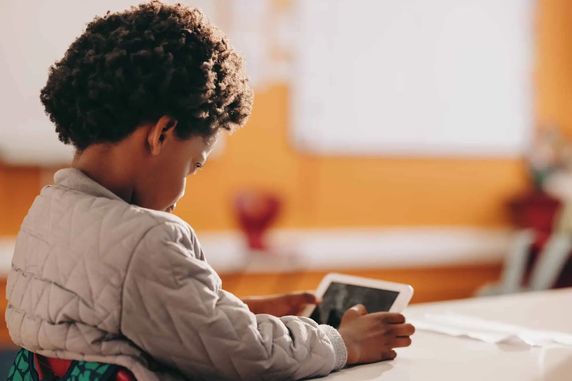 Leerlingen klas les digitale geletterdheid